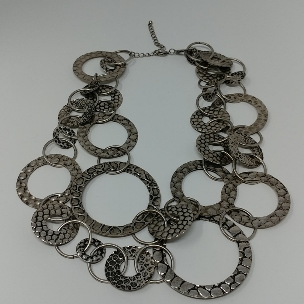 LAST ONE Metal Rings Collage Necklace - Picture 3 of 4